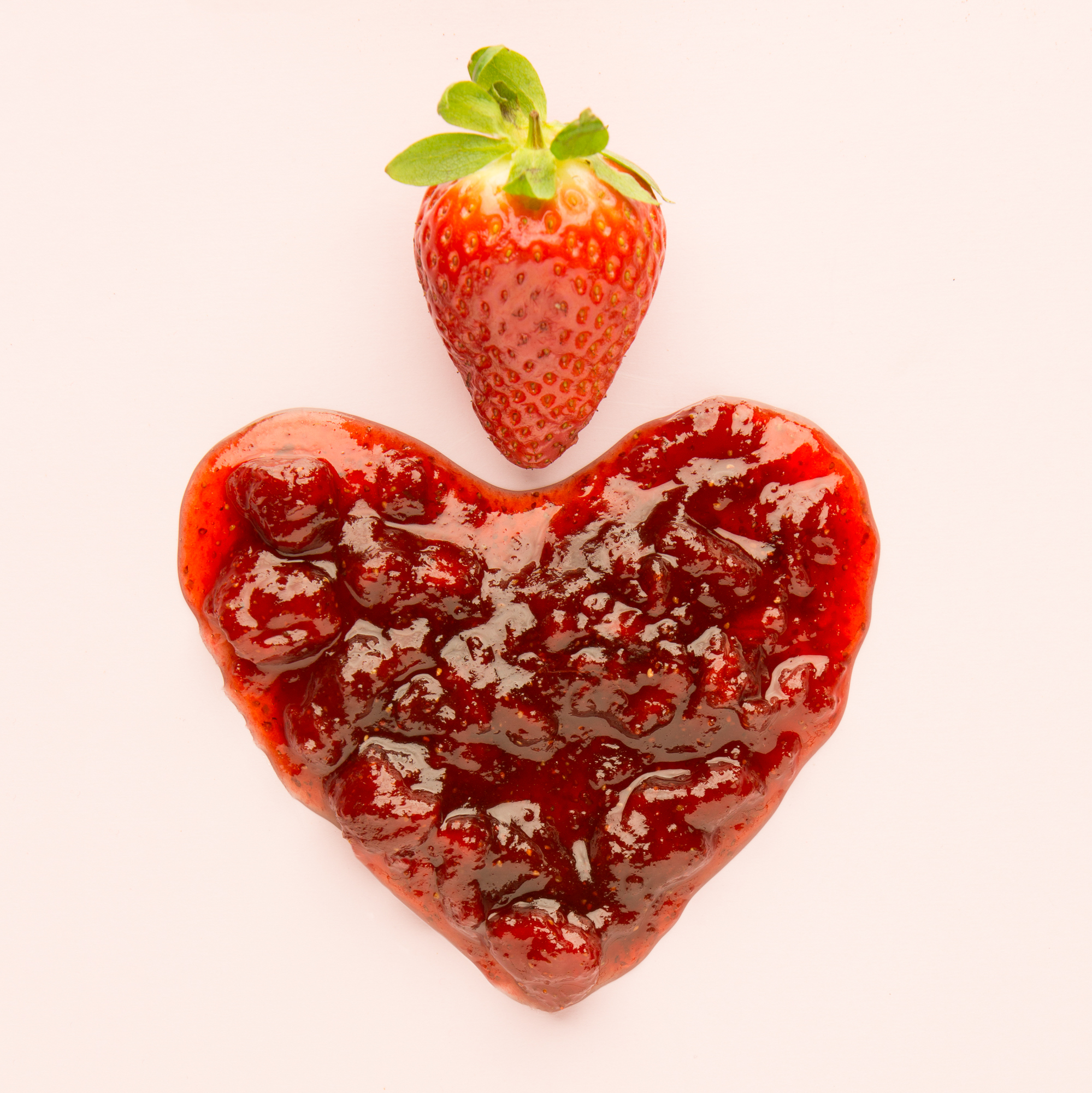 Fragola fresca e preparazione alla fragola